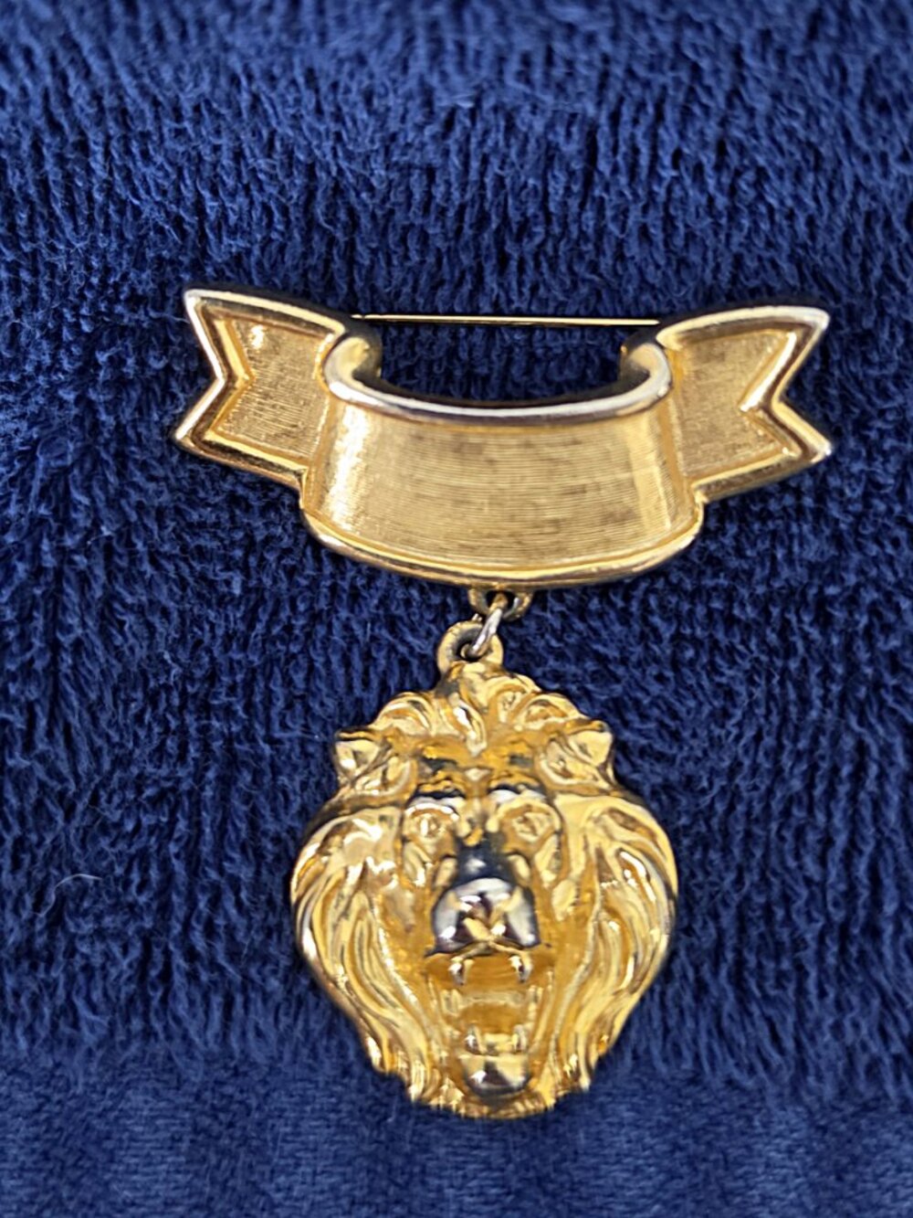 Vintage Anne Klein Lion Head Brooch / Pin 1-7/8” w x2-1/4”lg Gold Plated